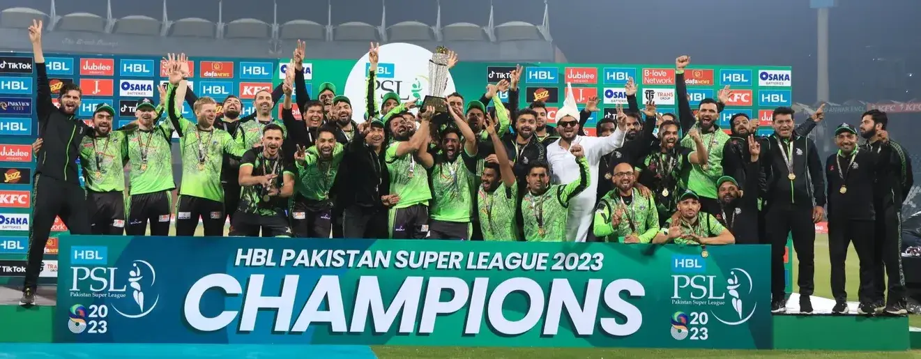 Lahore Qalandars with trophy